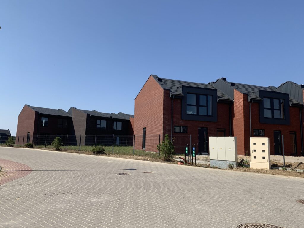 Bachmano Žemė (Vėluvos g. 1, 2, 3, 4 - 47, Eitkūnų g. 6, 6A, 8, 8A - 30, 30A, Tolminkiemio g. 1, 2, 3, 4 - 69) - Privātmāju kopienas, Rindu mājas - būvdarbu attēli