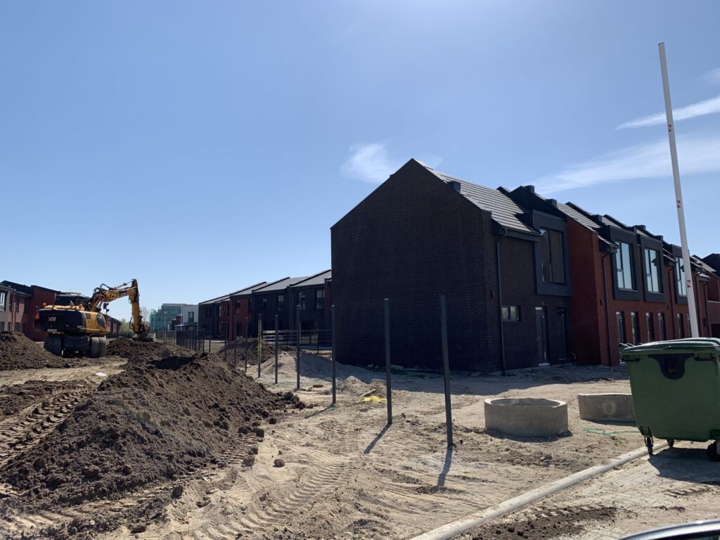 Bachmano Žemė (Vėluvos g. 1, 2, 3, 4 - 47, Eitkūnų g. 6, 6A, 8, 8A - 30, 30A, Tolminkiemio g. 1, 2, 3, 4 - 69) - Privātmāju kopienas, Rindu mājas - būvdarbu attēli