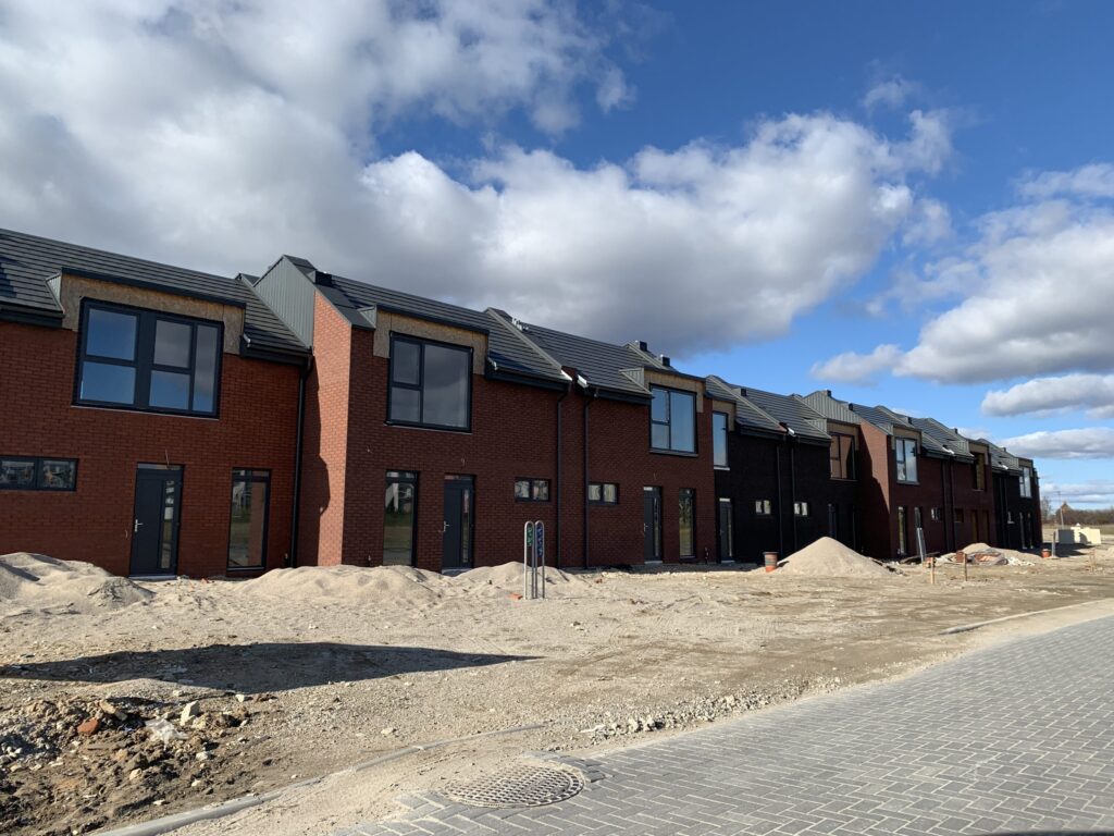 Bachmano Žemė (Vėluvos g. 1, 2, 3, 4 - 47, Eitkūnų g. 6, 6A, 8, 8A - 30, 30A, Tolminkiemio g. 1, 2, 3, 4 - 69) - Privātmāju kopienas, Rindu mājas - būvdarbu attēli