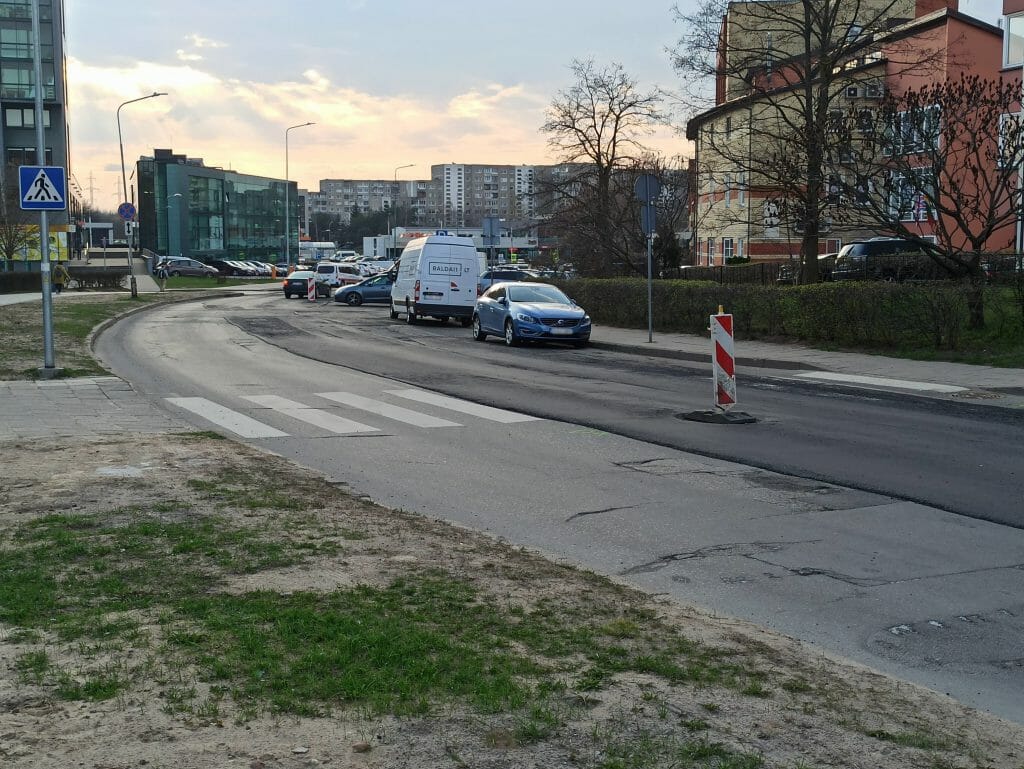 Ramaus eismo gatvė prie Vilniaus rajono centrinės poliklinikos (J. Baltrušaičio g.) - Tänav - ehituse fotod