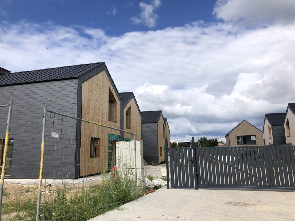 Pušų panorama 1 etapas (Kazio Bizausko g. 53, 55, Stasio Šilingo g. 92, 94, 96, 98, 100, 102) - Row housing - construction photos