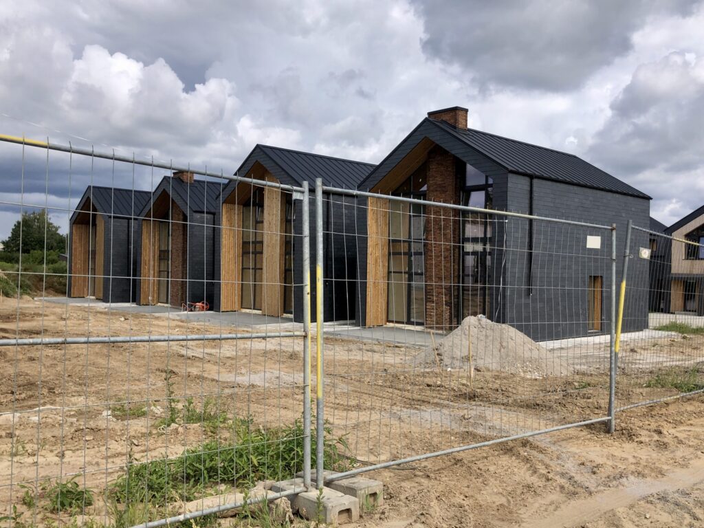 Pušų panorama 1 etapas (Kazio Bizausko g. 53, 55, Stasio Šilingo g. 92, 94, 96, 98, 100, 102) - Row housing - construction photos