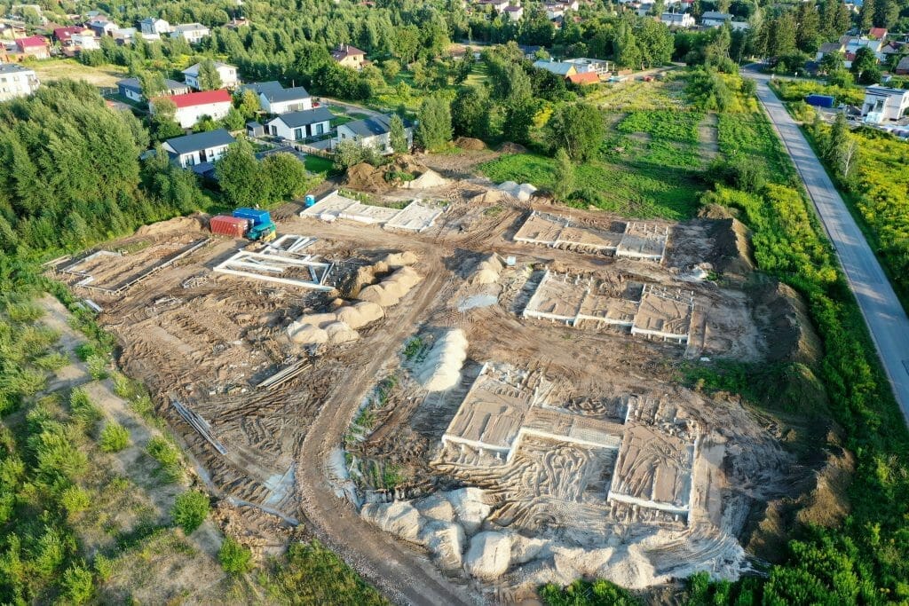 Kalno 77 (Kalno g. 73, 75, 77, 79, 83, 85, 87, Sokiškių g. 2, 4) - Privātmāju kopienas, Rindu mājas - būvdarbu attēli