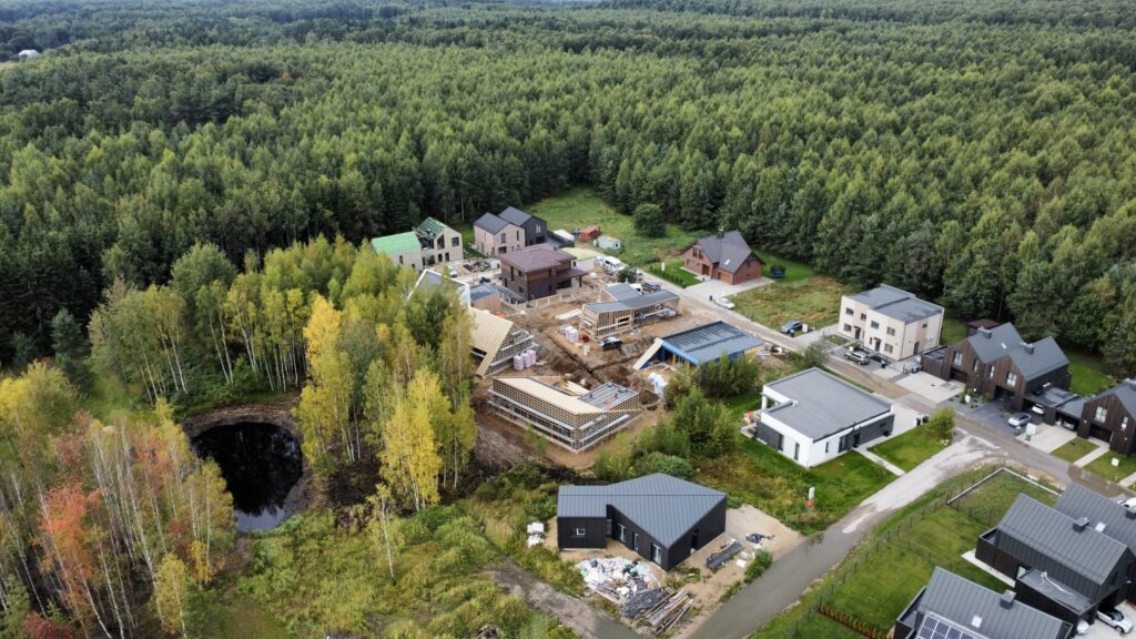 Live in wood (Šumsko g. 312, 314, 316, 318) - Private house community - construction photos