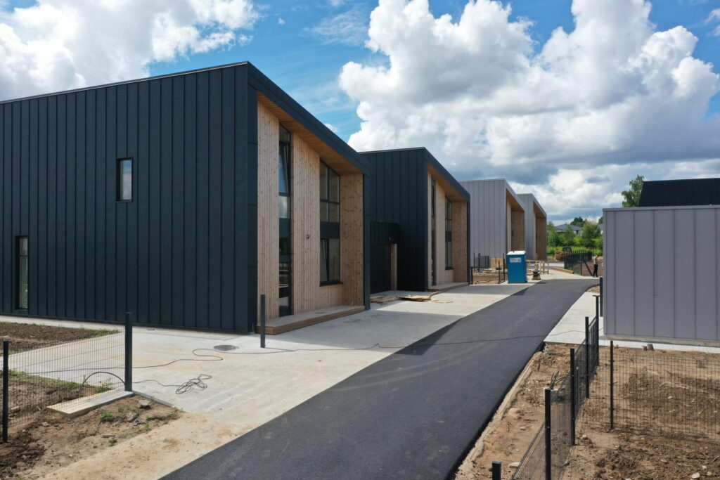 Kalno 77 (Kalno g. 73, 75, 77, 79, 83, 85, 87, Sokiškių g. 2, 4) - Privātmāju kopienas, Rindu mājas - būvdarbu attēli