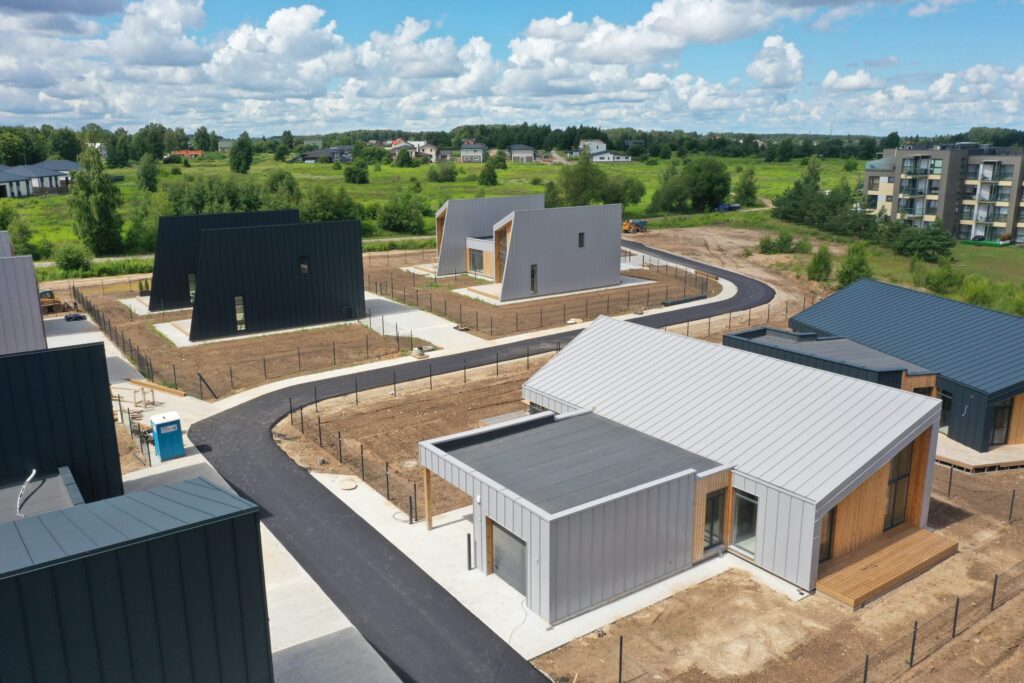 Kalno 77 (Kalno g. 73, 75, 77, 79, 83, 85, 87, Sokiškių g. 2, 4) - Privātmāju kopienas, Rindu mājas - būvdarbu attēli