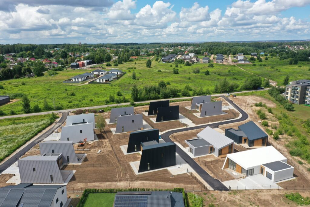 Kalno 77 (Kalno g. 73, 75, 77, 79, 83, 85, 87, Sokiškių g. 2, 4) - Privātmāju kopienas, Rindu mājas - būvdarbu attēli