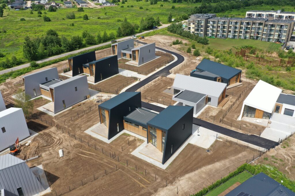 Kalno 77 (Kalno g. 73, 75, 77, 79, 83, 85, 87, Sokiškių g. 2, 4) - Privātmāju kopienas, Rindu mājas - būvdarbu attēli