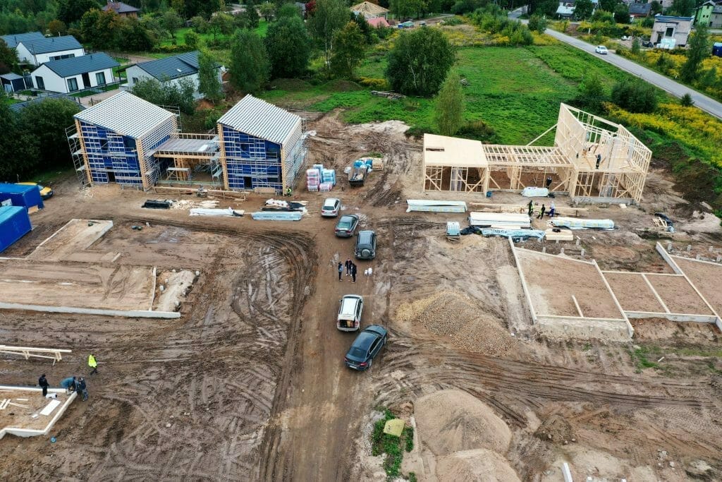 Kalno 77 (Kalno g. 73, 75, 77, 79, 83, 85, 87, Sokiškių g. 2, 4) - Privātmāju kopienas, Rindu mājas - būvdarbu attēli