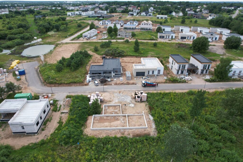 Moluvėnų g. 2, 4, 6, 8, 26, 28, 30, 32, Rykantų g. 7, 9 (Moluvėnų g. 2, 4, 6, 8, 26, 28, 30, 32, Rykantų g. 1, 3, 7, 9) - Private house community - construction photos