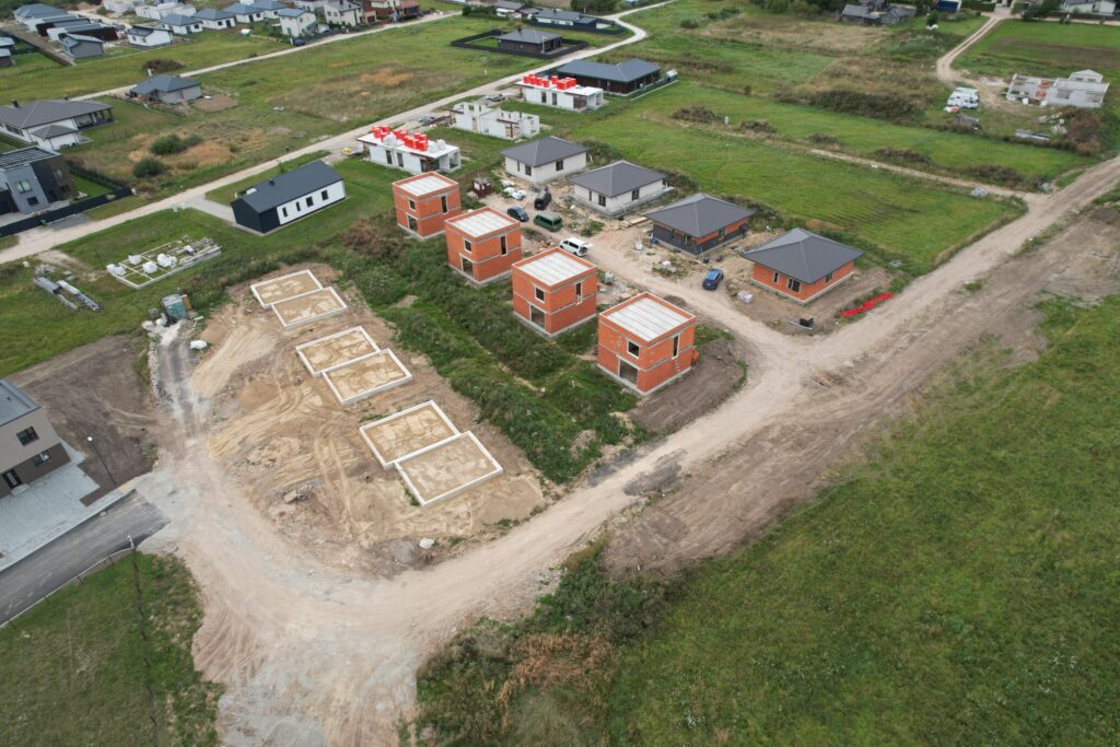 Karininkų namai (Savanorių g. 13,15,19,23,27,31,35,39,43,47,49,51, Narsiečiai) - Private house community, Row housing - construction photos