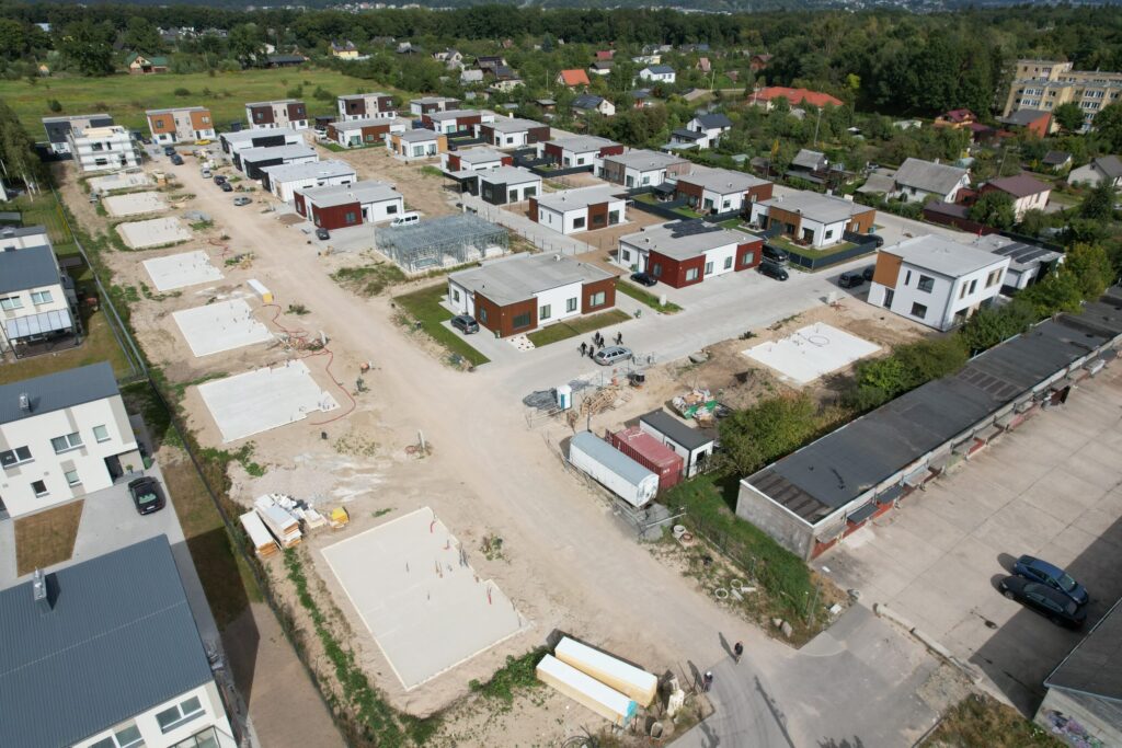 Vynuogyno namai (Varžupio g. 33A, 33B) - Row housing - construction photos
