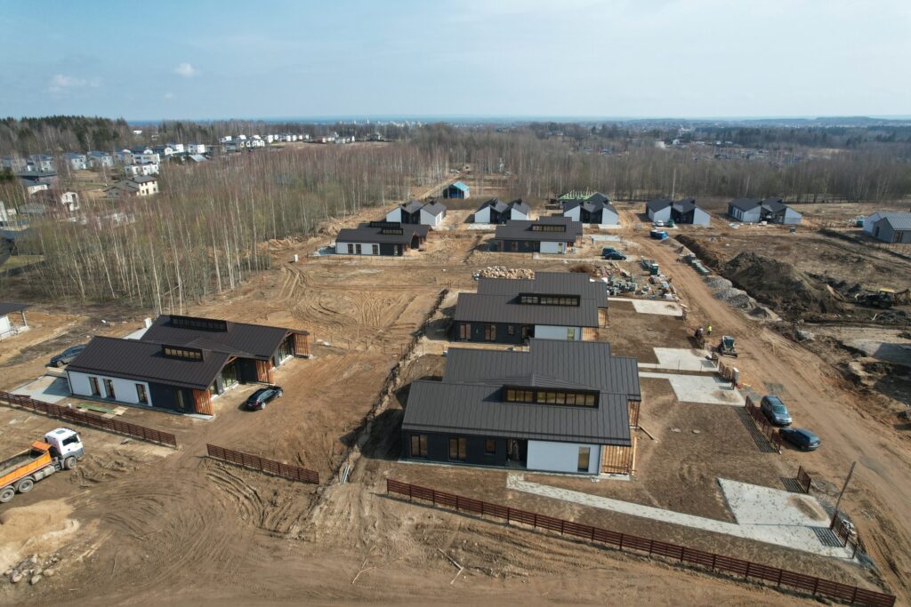 Pavilnio rytai (Antano Maceinos g. 1, 3, 5, 7, 9 Vlado Jurgučio g. 7, 8, 9, 10, 11, 12, 13, 14, 15, 16, 17, 19, 21, 23, Stasio Šalkausko g. 8, 10, 12, 14, 16, Punios g. 1, 3, 5, 7, 9, 11) - Row housing - construction photos