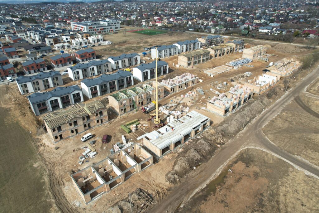 Kotedžai Kalnėnuose (Savičiūnų g.) 3 etapas (Savičiūnų g. 35E, 35F) - Row housing - construction photos
