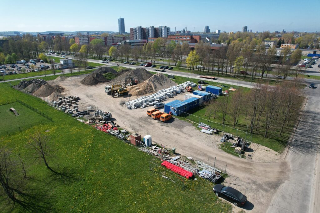 Dengtas futbolo maniežas (Baltijos pr. 51) - Sports arena - construction photos