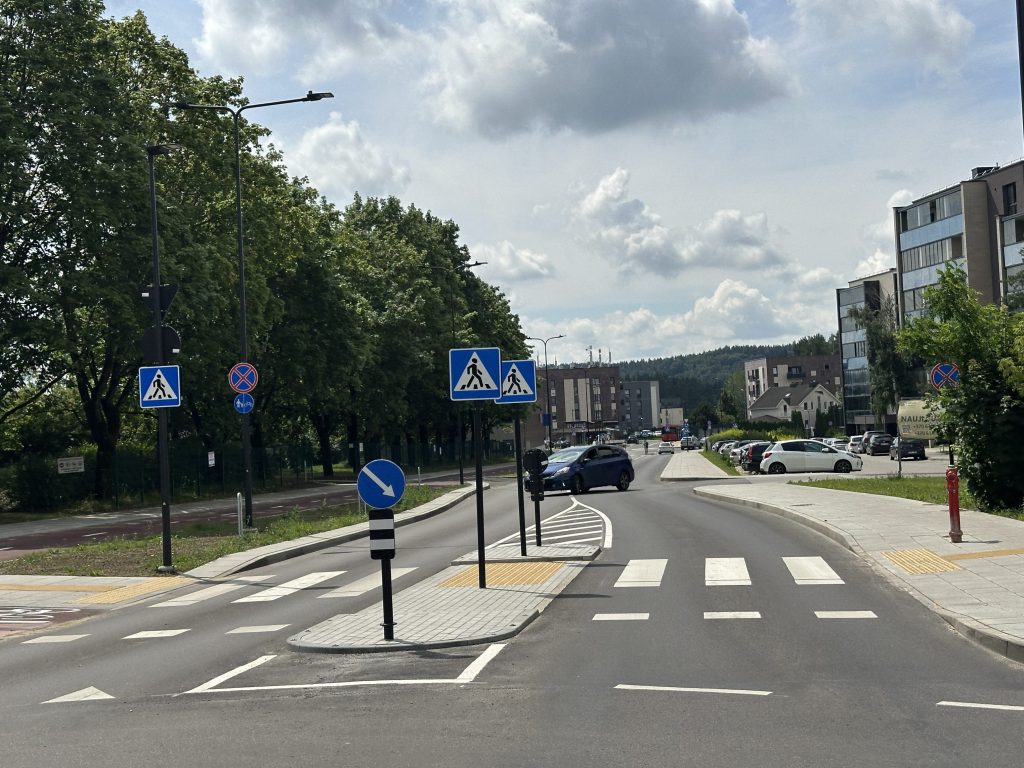 Lazdynėlių g. rekonstrukcija (Lazdynėlių g.) - Velosipēdu ceļš, Iela - būvdarbu attēli