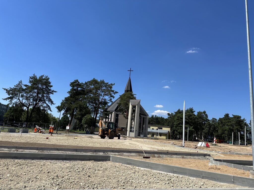 Grigiškių šv. Dvasios bažnyčios teritorija (Kovo 11-osios g.) - Väljak - ehituse fotod