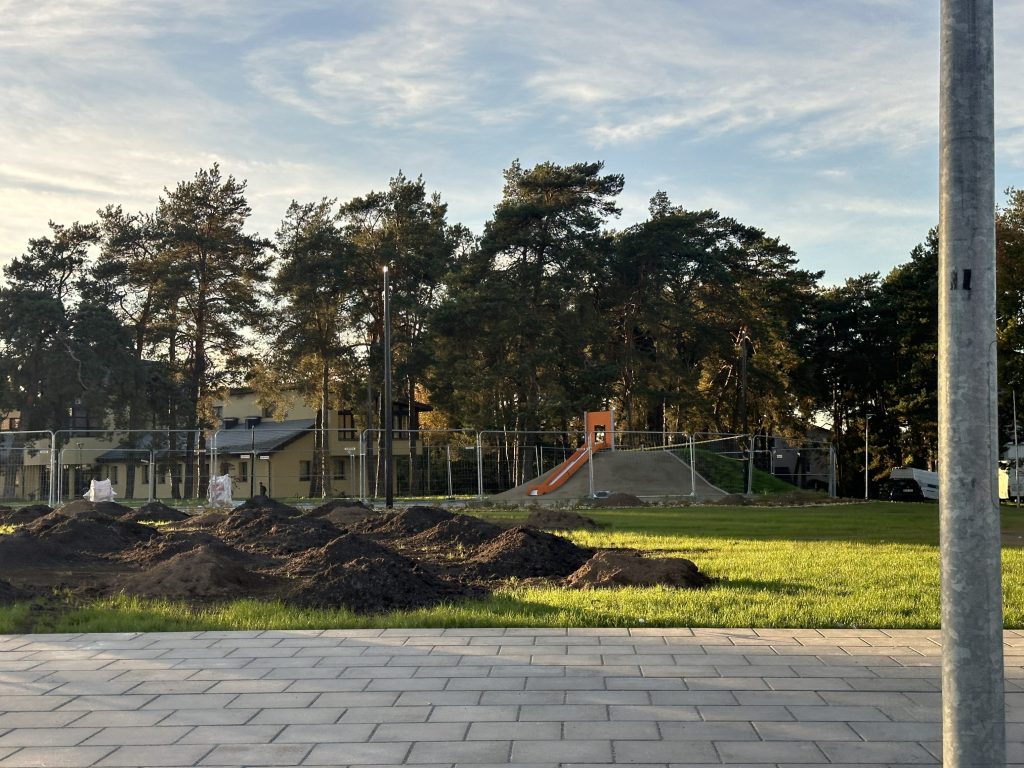 Grigiškių šv. Dvasios bažnyčios teritorija (Kovo 11-osios g.) - Väljak - ehituse fotod