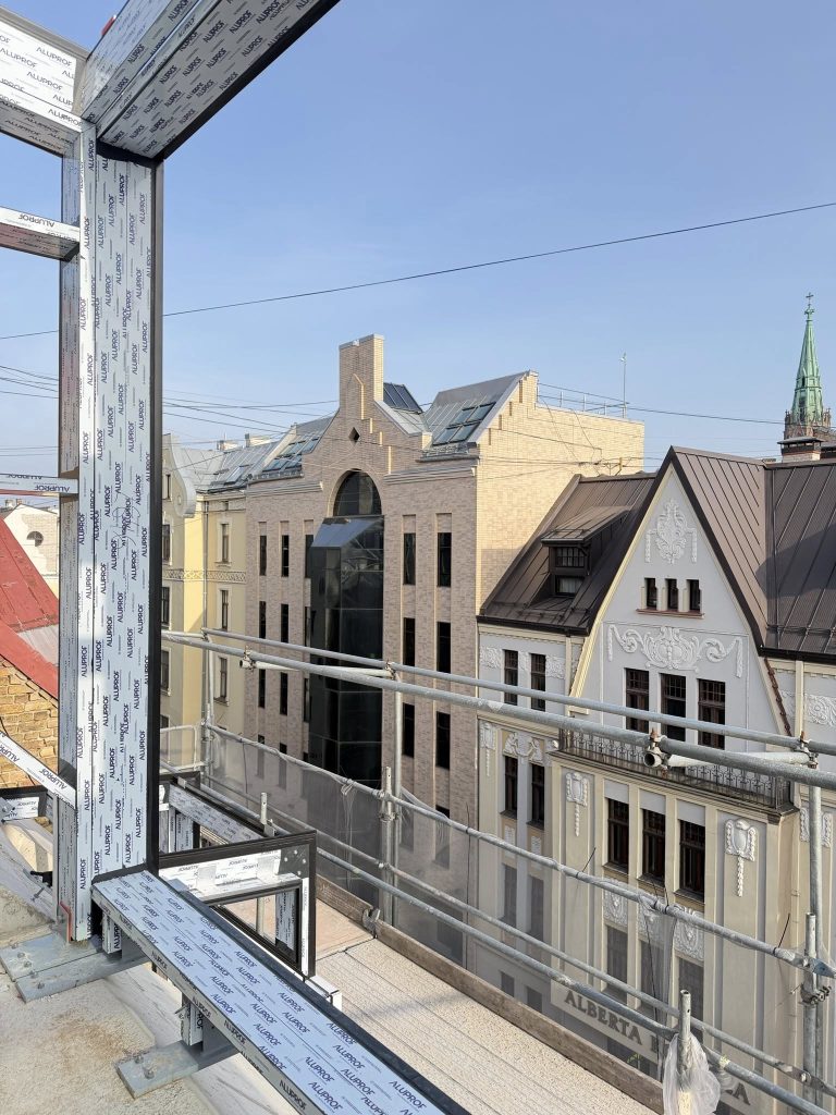 Skolas 17 (Skolas iela 17) - Korterelamu - ehituse fotod