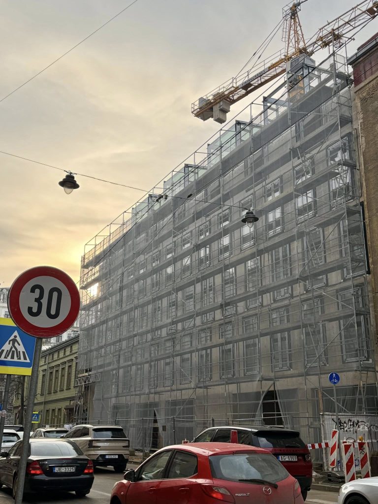 Skolas 17 (Skolas iela 17) - Korterelamu - ehituse fotod