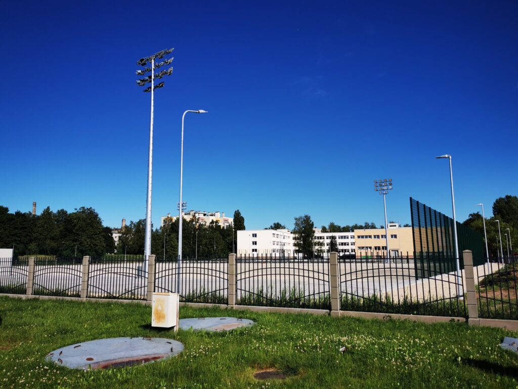 Rīgas 75 vidusskolas sporta stadions (Ogres iela 9) - Kool, Spordikeskus - ehituse fotod