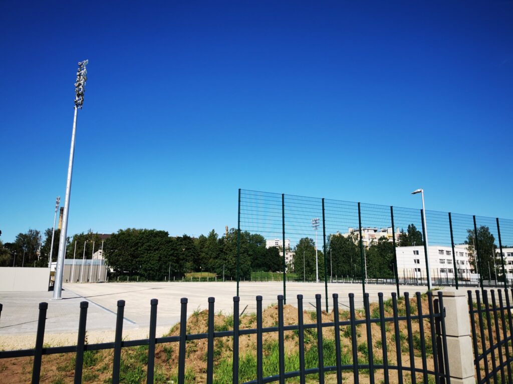 Rīgas 75 vidusskolas sporta stadions (Ogres iela 9) - Kool, Spordikeskus - ehituse fotod
