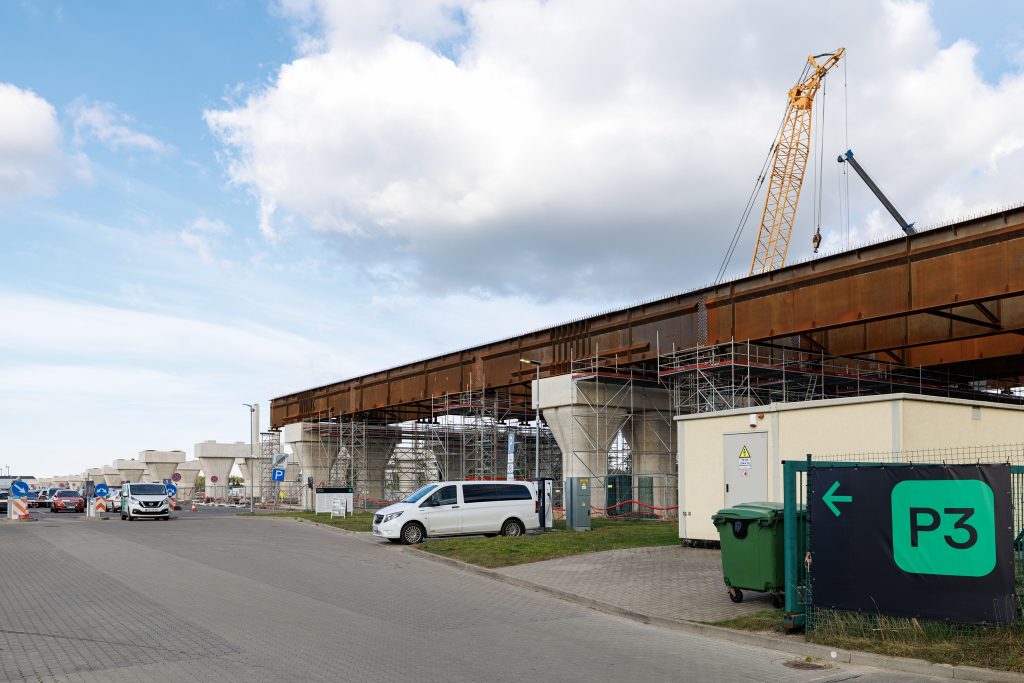 Rail Baltica stacija starptautiskajā lidostā "Rīga" (Starptautiskā lidosta "Rīga") - Railroad, Train station - construction photos