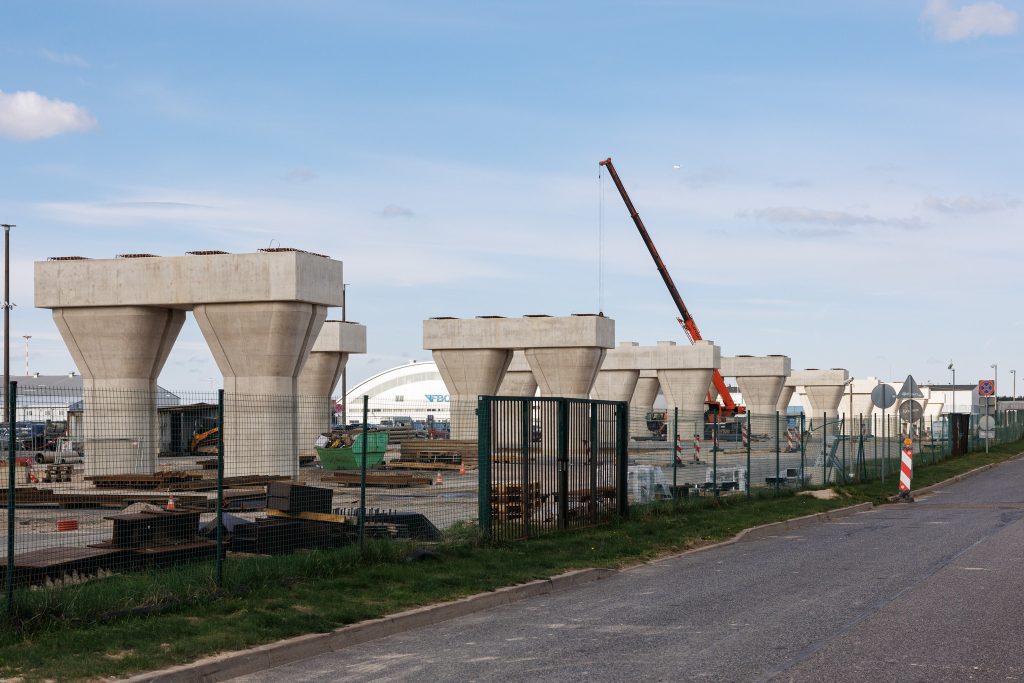 Rail Baltica stacija starptautiskajā lidostā "Rīga" (Starptautiskā lidosta "Rīga") - Railroad, Train station - construction photos
