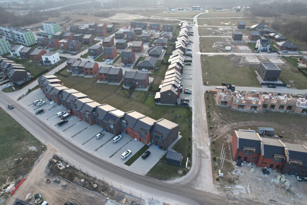 Bachmano Žemė (Vėluvos g. 1, 2, 3, 4 - 47, Eitkūnų g. 6, 6A, 8, 8A - 30, 30A, Tolminkiemio g. 1, 2, 3, 4 - 69) - Privātmāju kopienas, Rindu mājas - būvdarbu attēli