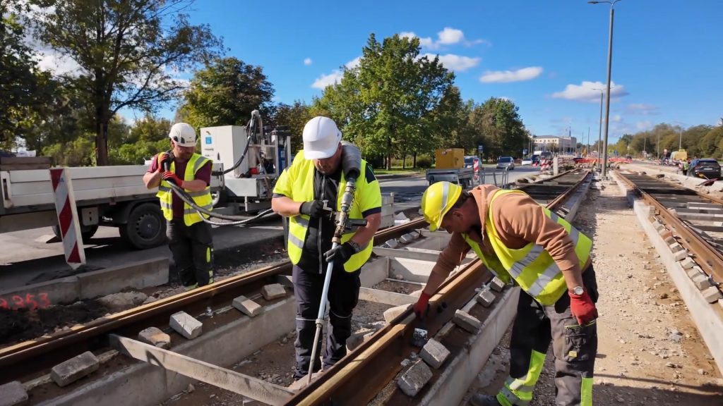 7.tramvaja līnijas pagarinājuma izbūve (Latgales iela, Višķu iela,Lokomotīves iela) - Bike path, Railroad, Street - construction photos