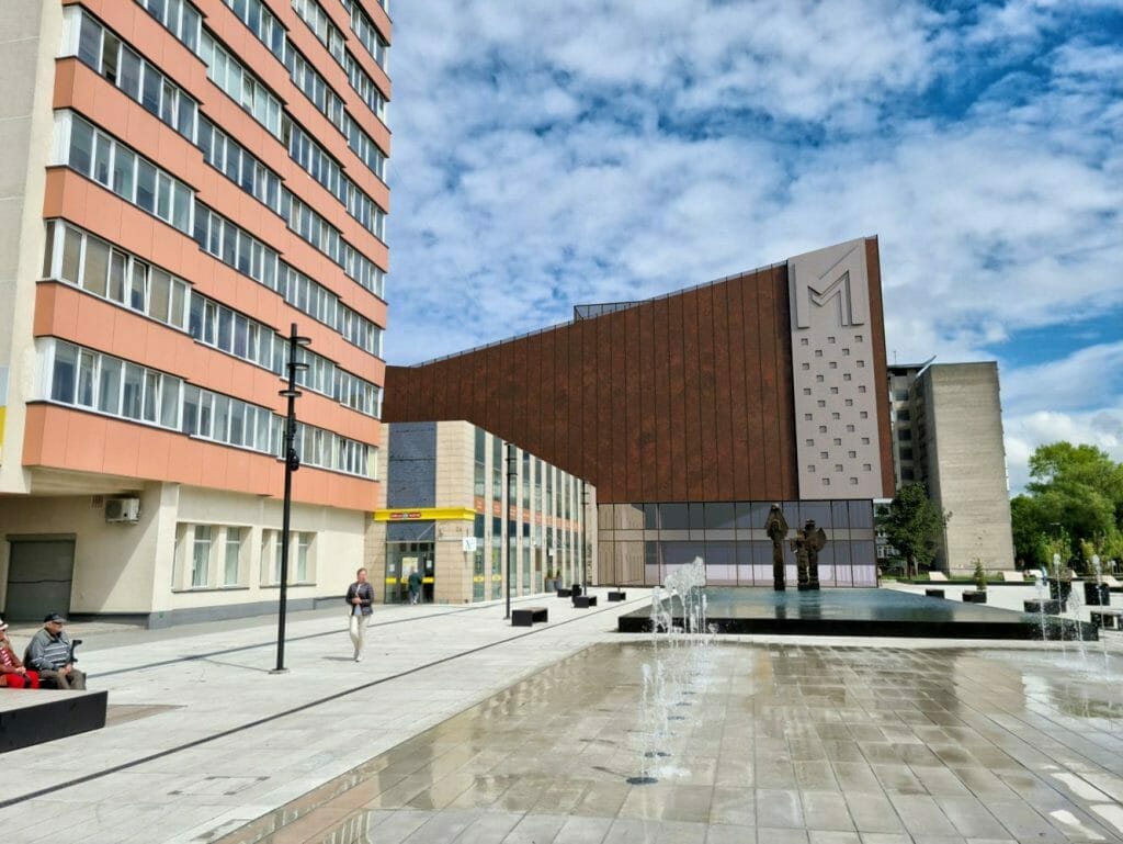 Kino teatras - muziejus (Paryžiaus Komunos g. 4) - Kino, Muuseum - visuaalne