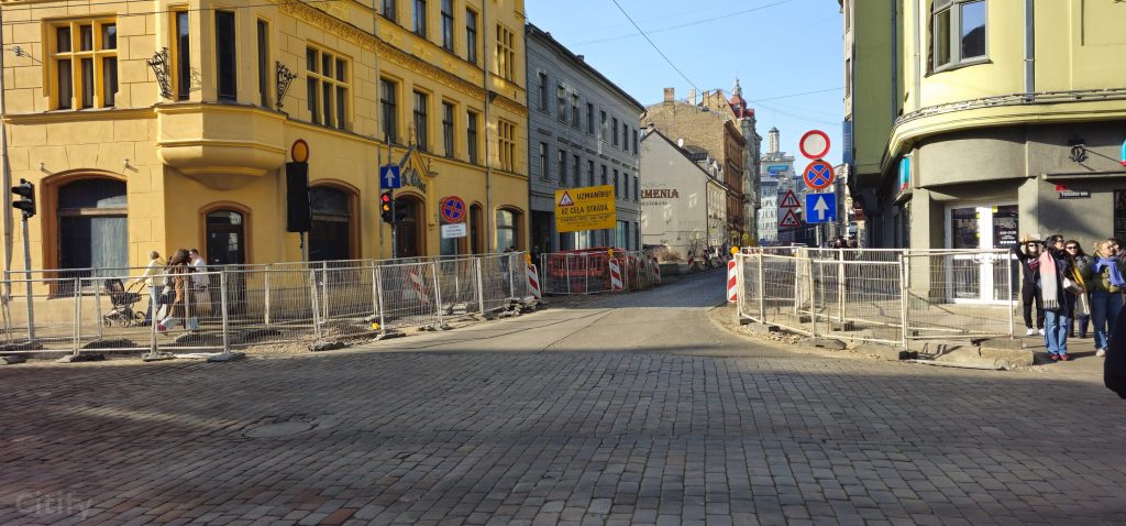 Velojoslu ierīkošana Dzirnavu ielas posmā no Tērbatas ielas līdz Skolas ielai (Dzirnavu iela) - Velosipēdu ceļš - būvdarbu attēli