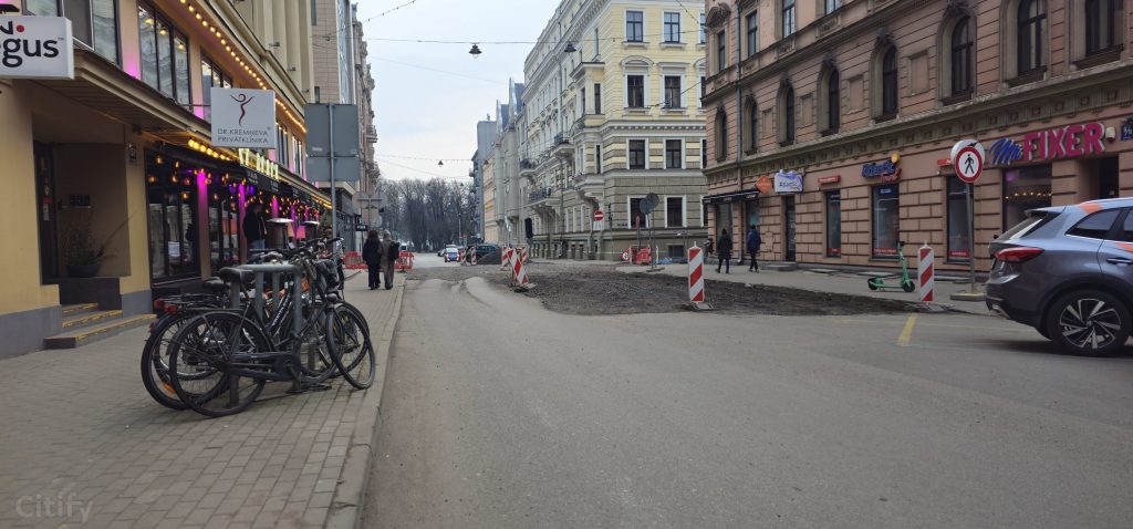Velojoslu ierīkošana Dzirnavu ielas posmā no Tērbatas ielas līdz Skolas ielai (Dzirnavu iela) - Velosipēdu ceļš - būvdarbu attēli