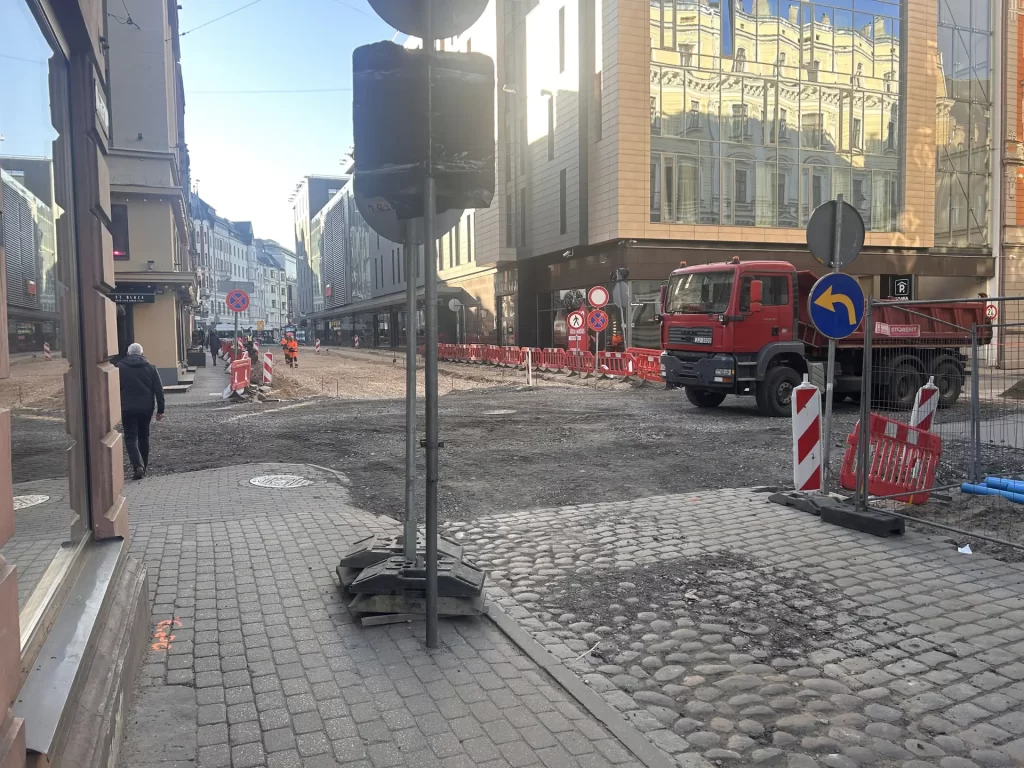 Velojoslu ierīkošana Dzirnavu ielas posmā no Tērbatas ielas līdz Skolas ielai (Dzirnavu iela) - Velosipēdu ceļš - būvdarbu attēli