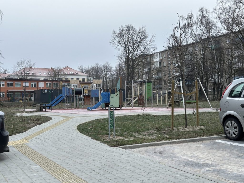 Kiemų sutvarkymas (J. Janonio g. 26, 28, Malūnininkų g. 2, Švyturio g. 8, 10, Smilties Pylimo g. 3, Sportininkų g. 5, 9) - Pedestrian path, Street - construction photos