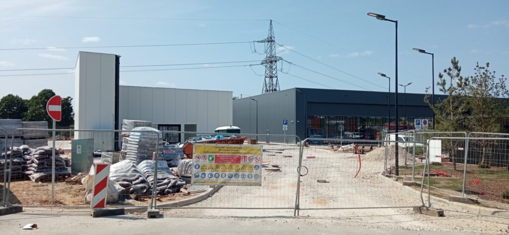 Juglas iela 95 (Juglas iela 95) - Car wash, Food services, Office center - construction photos