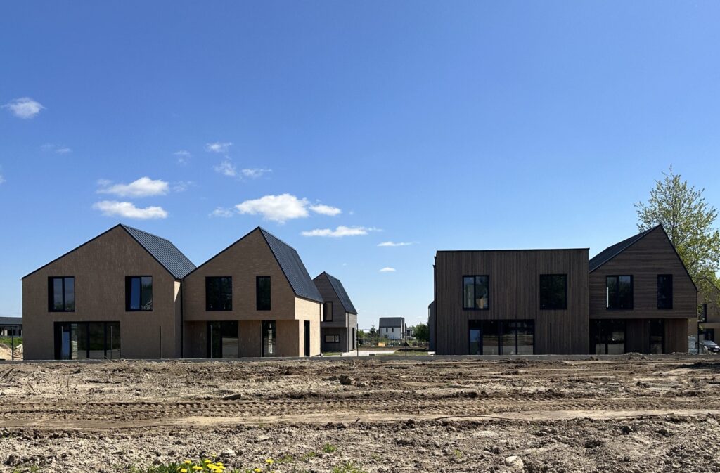 Ąžuolo kvartalas 2 etapas (Bernotų g. 4, 6, 8, 19, 21, 23) - Row housing - construction photos