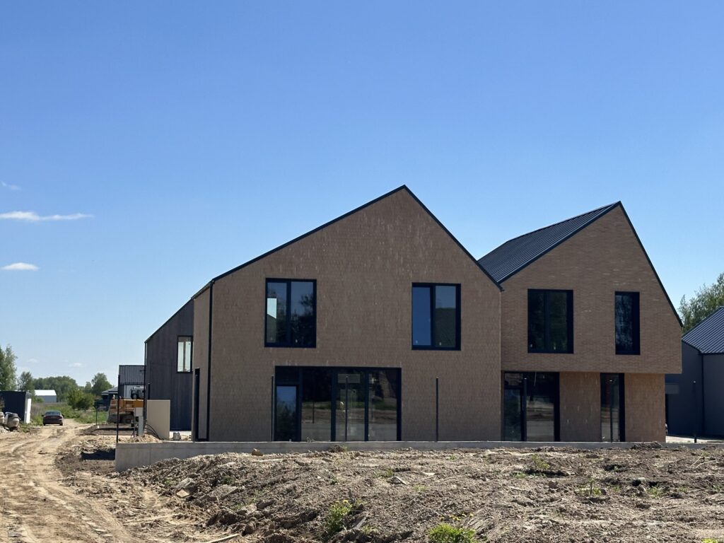 Ąžuolo kvartalas 2 etapas (Bernotų g. 4, 6, 8, 19, 21, 23) - Row housing - construction photos