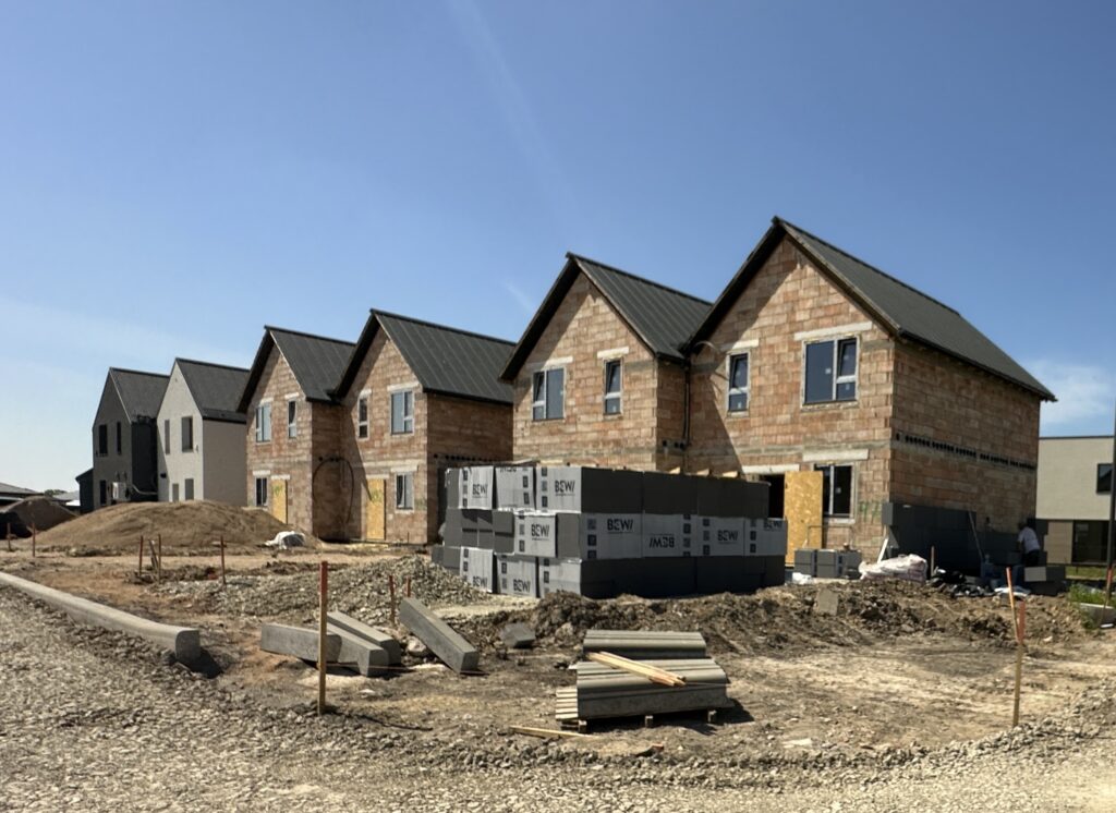 Karininkų namai (Savanorių g. 13,15,19,23,27,31,35,39,43,47,49,51, Narsiečiai) - Private house community, Row housing - construction photos