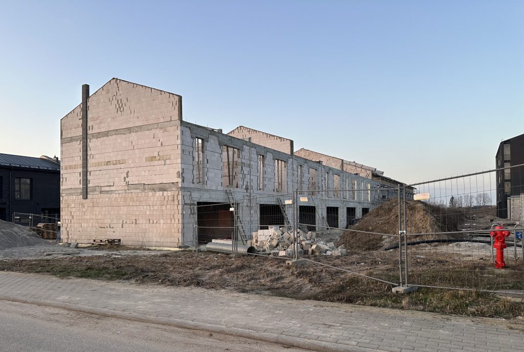 Medeinos g. namai (Medeinos g. 1) - Sublokuoti namai - statybų nuotraukos