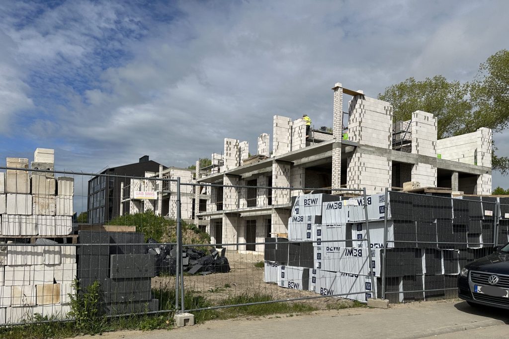 Medeinos g. namai (Medeinos g. 1) - Sublokuoti namai - statybų nuotraukos