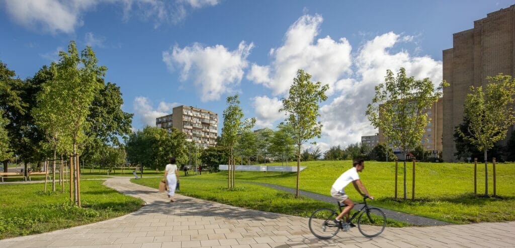 Paminklas J. Lukšai-Daumantui (Juozo Lukšos-Daumanto skveras) - Square - visualization