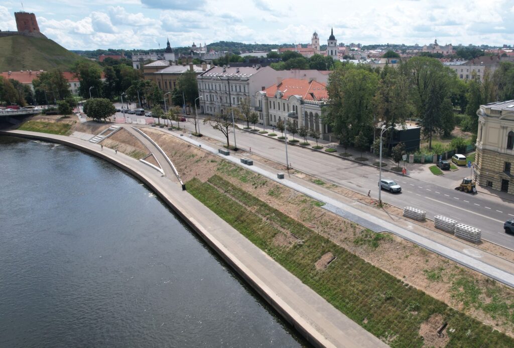 Neries kairiosios krantinės 2 etapas (Žygimantų g., Arsenalo g.) - Dviračių takas, Pakrantė - statybų nuotraukos