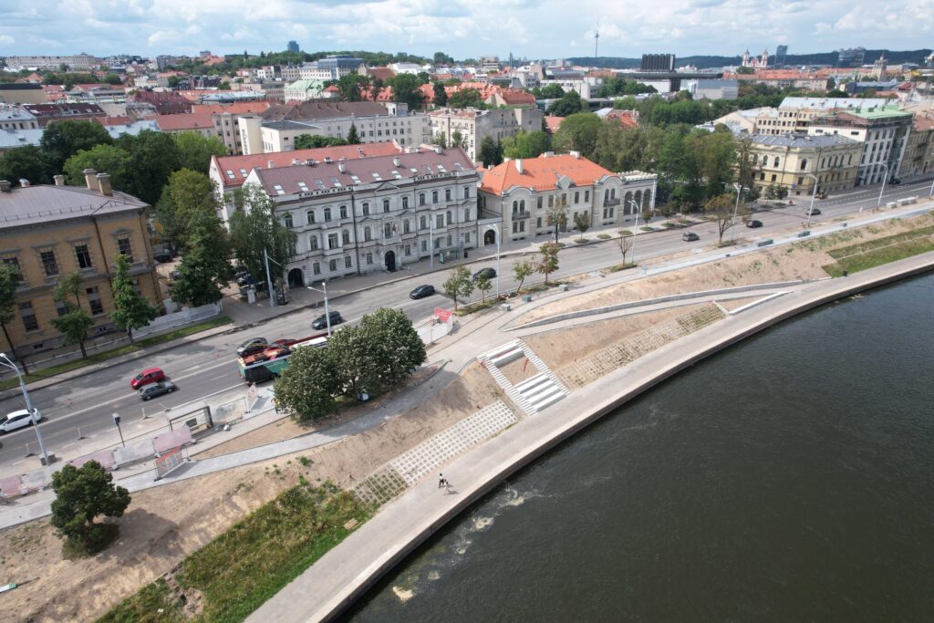 Neries kairiosios krantinės 2 etapas (Žygimantų g., Arsenalo g.) - Dviračių takas, Pakrantė - statybų nuotraukos