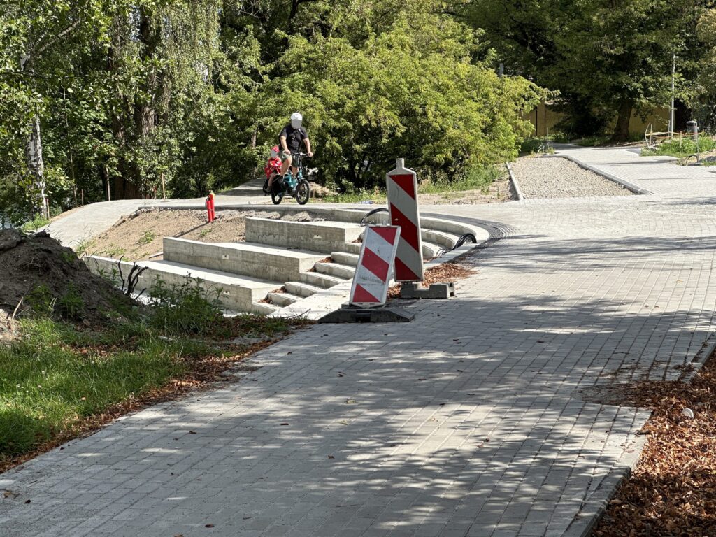 Neries kairiosios krantinės 2 etapas (Žygimantų g., Arsenalo g.) - Dviračių takas, Pakrantė - statybų nuotraukos