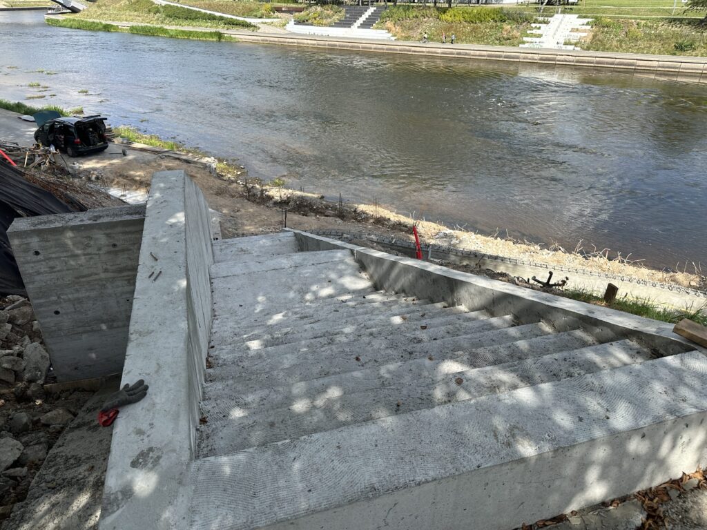 Neries kairiosios krantinės 2 etapas (Žygimantų g., Arsenalo g.) - Dviračių takas, Pakrantė - statybų nuotraukos