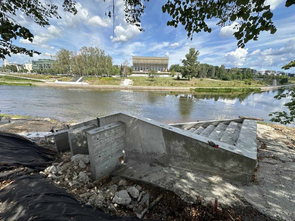 Neries kairiosios krantinės 2 etapas (Žygimantų g., Arsenalo g.) - Dviračių takas, Pakrantė - statybų nuotraukos