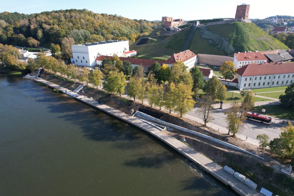 Neries kairiosios krantinės 2 etapas (Žygimantų g., Arsenalo g.) - Dviračių takas, Pakrantė - statybų nuotraukos