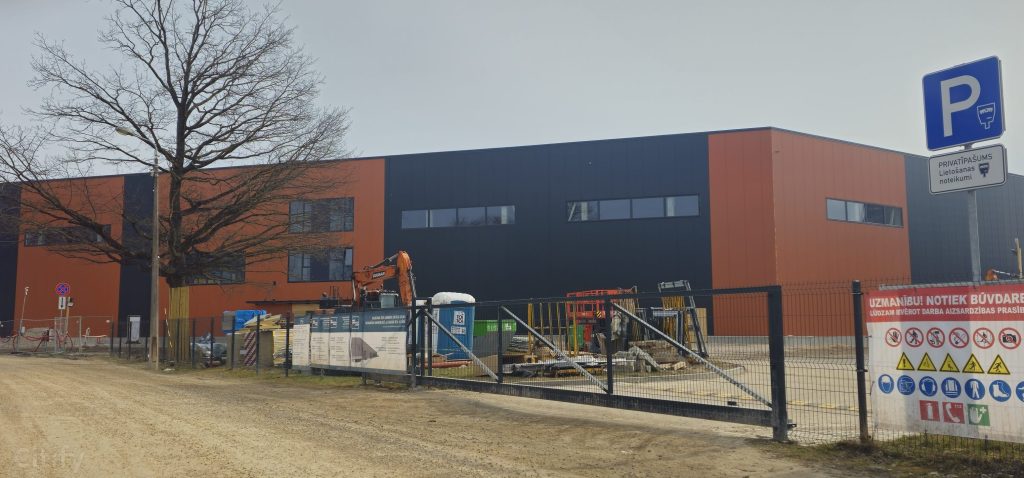 "Tonybet Padel" arēna (Kauguru iela 8, 10) - Birojs / Elastīgu platību, Noliktava / Izplatīšanas centrs - būvdarbu attēli