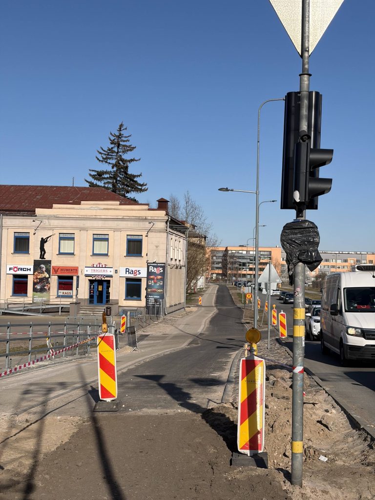 Velosipēdu ceļš Rīga - Babīte - Piņķi (Durbes iela, Jūrmalas gatve, Kurzemes prospekts, Bebru iela, Anniņmuižas bulvāris, Dammes iela, Slokas iela) - Velosipēdu ceļš - būvdarbu attēli